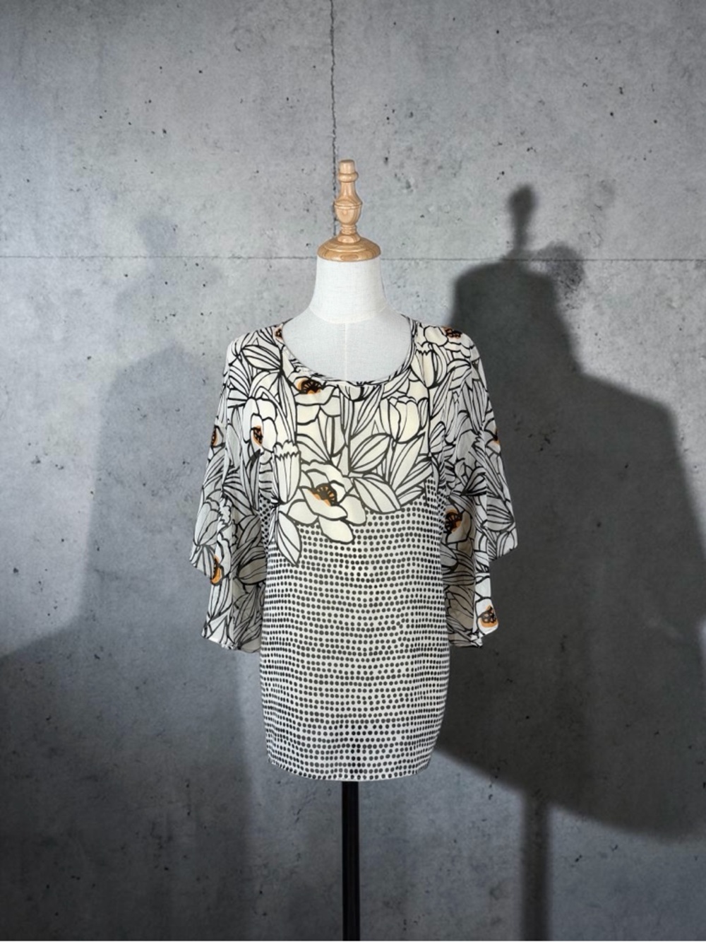 NWOT Donna Karan Flutter Sleeve Women's Top in Abstract Floral Cream | XL
